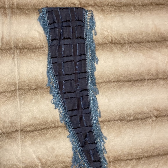 Scarf with blue fringes linen polyester mix - Picture 8 of 9